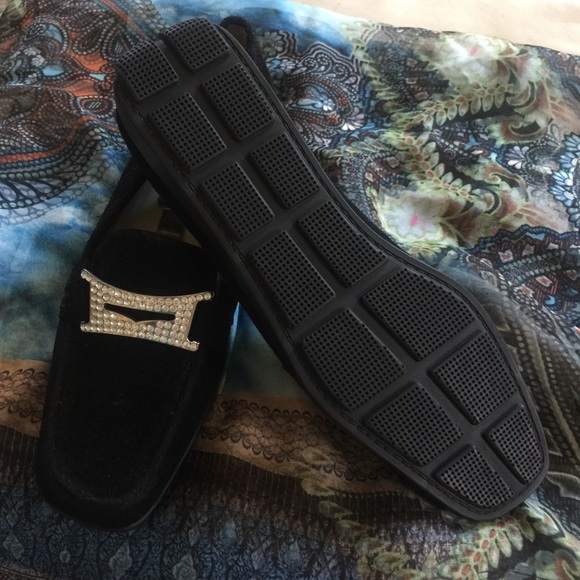 Daisy Fuentes Velvet Shoes - Picture 2 of 6